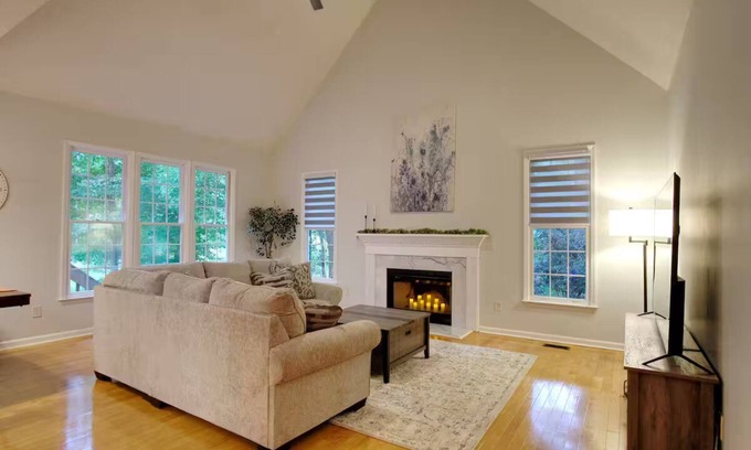 Raleigh House | Cozy Raleigh Tree Retreat
