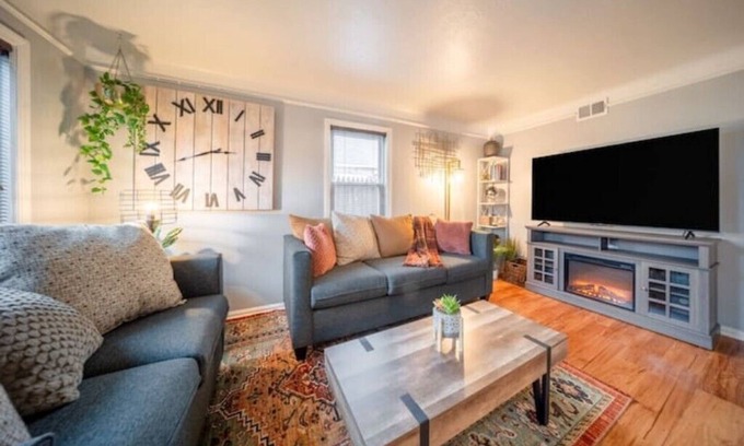 Kamm's Corners House | Cozy Ranch Bungalow in West Park - Clevelandn