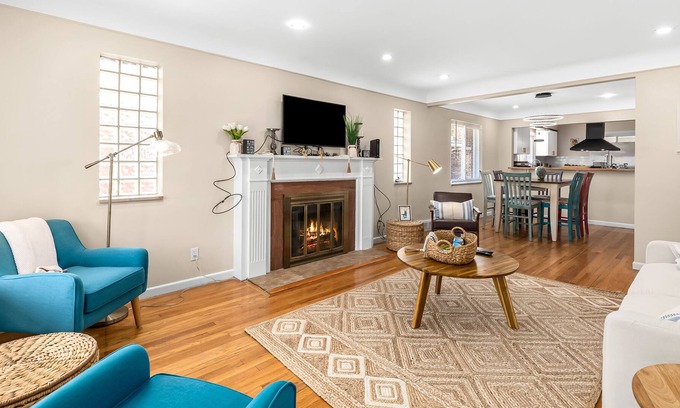 Grosse Pointe House | Cozy Ranch Home a Walk from St John's Hospital!