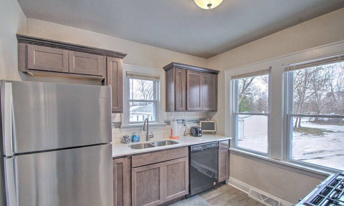 Gary House | Cozy Ranch Near Casino & Indiana Dunes