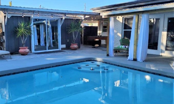 Bay Crest Park House | Cozy Ranch-Style Casita