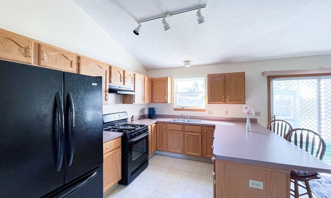North Ridgeville House | Cozy Ranch with covered patio in a nice neighborhood