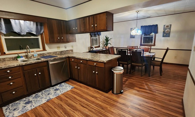 Sharon House | Cozy Ranch with Scenic Golf Course view