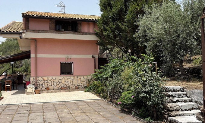 Santa Maria di Licodia Apartment | Cozy retreat nestled in the greenery and silence of unspoiled nature