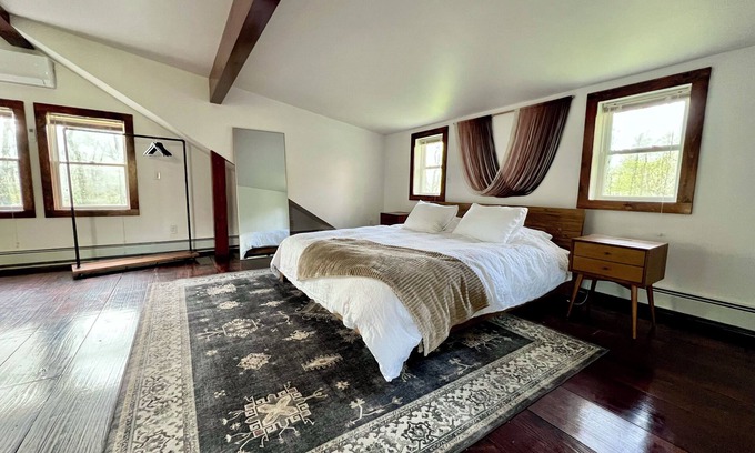 Haines Falls House | Cozy Red House in Catskills/Tannersville/Hunter