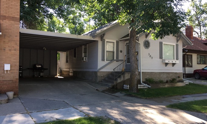 Great Falls House | Cozy, Relaxing House in Quiet Neighborhood