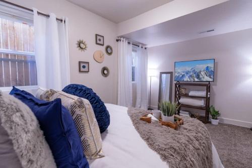 Central City Apartment | Cozy Relaxing Retreat Near Downtown SLC