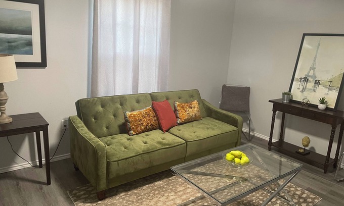 Montrose House | Cozy Remodeled 2 BD Bungalow