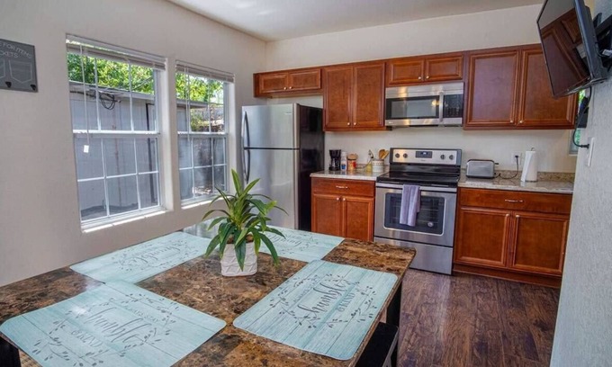 Arena District House | Cozy Remodeled 2BR/2BA Near Downtown Sleeps 8