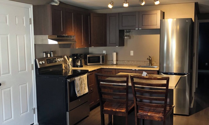 Hinton House | Cozy remodeled home. 1 min walk to all amenities. Pet friendly.