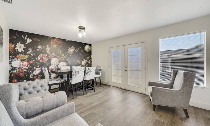 Stockton House | Cozy Remodeled Home close to main freeways and marina!
