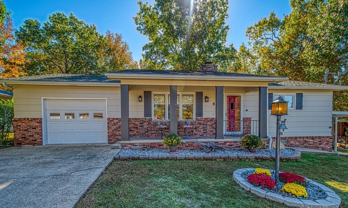 Diamond City House | Cozy Remodeled Home, minutes from the Lake