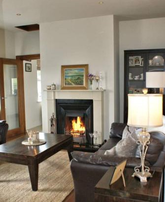 Ross Port House | Cozy & Remote Hideaway Gintys Cottage