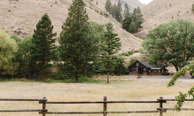 Lemhi County Cabin | Cozy renovated 3-bedroom cabin in lovely North Fork IDAHOME