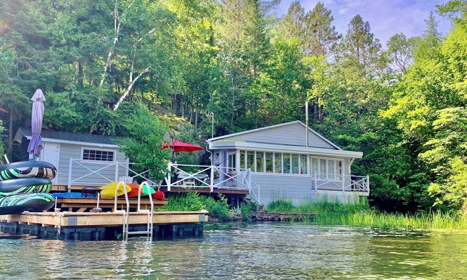 Labelle Ski Chalet | Cozy, renovated rustic cottage on the shore of beautiful navigable laken