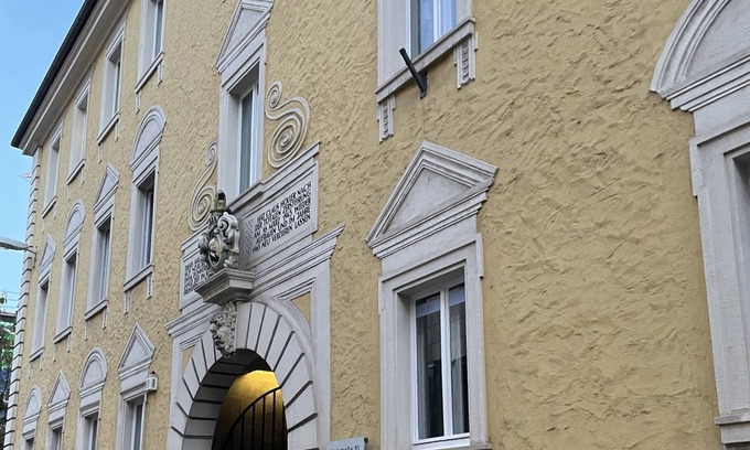 Wurzburg City Centre Apartment | Cozy Residence Apartment in Historical Building