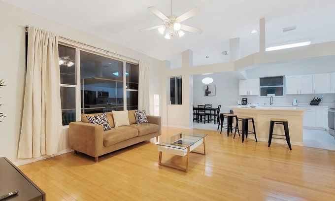 New Tampa House | Cozy Residential Home near Bush Gardens