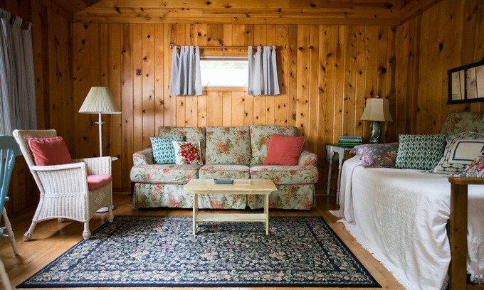 Arcadia House | Cozy Resort Cottage, 1 Minute Walk to Private Beach, Dock