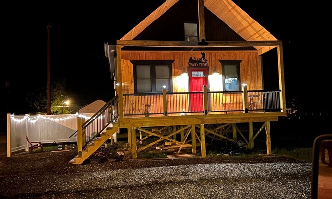 Marlinton Cabin | Cozy retreat 2 min bike ride to Greenbrier Trail 2 ride/river to fly fish.