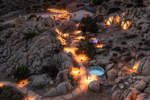 Yucca Valley House | Cozy Retreat Amidst Boulders