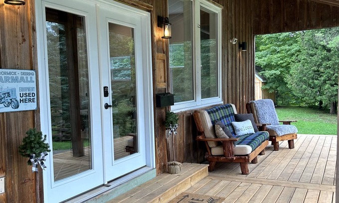 Flesherton House | Cozy Retreat at the Flesherton Mill. Waterfall and River included;-) n