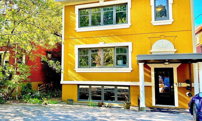 Rockcliffe Park Apartment | Cozy retreat - Beechwood Village