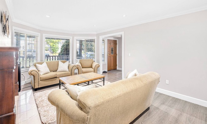 Fleetwood House | Cozy Retreat for Families and Friends.