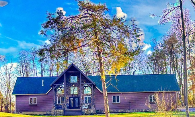 Shenandoah House | Cozy Retreat - Hot tub - Fire Pit - Game Room - 4 King Bedrooms