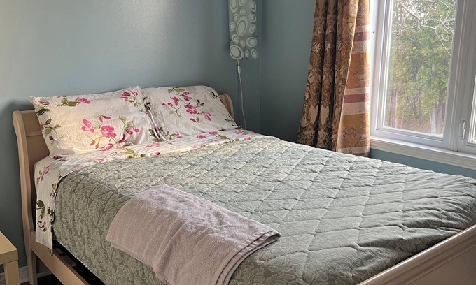 Aylmer Apartment | Cozy retreat In National Capital Region!