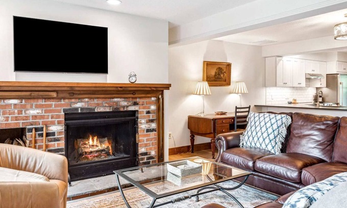 West Hartford Condo | Cozy Retreat in Quechee Woods - Sugar Hill 2D