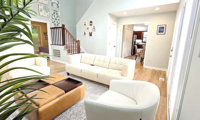 Sawmills House | Cozy retreat minute away to mountain escape!w/Fireplace