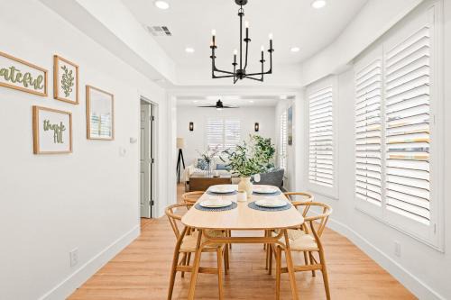 Harbor House | Cozy Retreat Near Downtown - Perfect for Families
