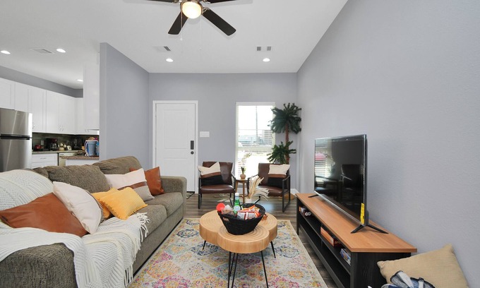Southeast Houston Apartment | Cozy Retreat Near NRG Stadium, Free parking, Wi Fi