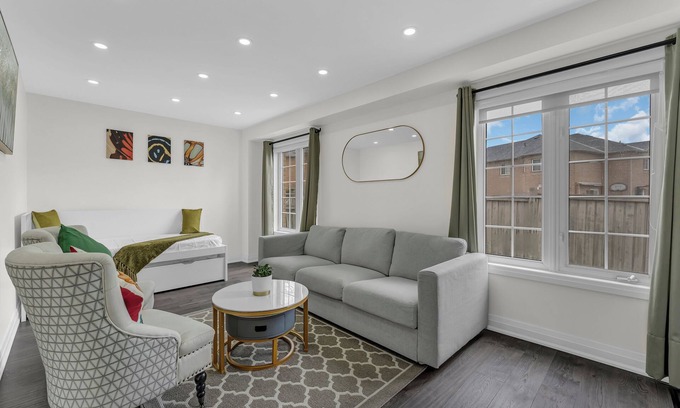 Brampton House | Cozy Retreat Newly Renovated House Central Brampton