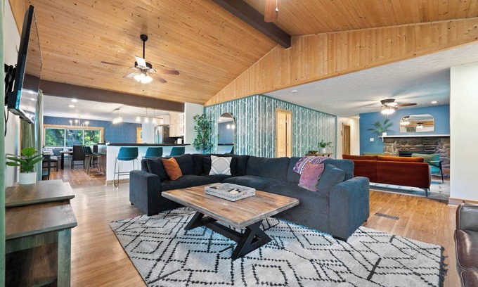 Sugar Grove Cabin | Cozy Retreat on Private Estate with Hot Tub