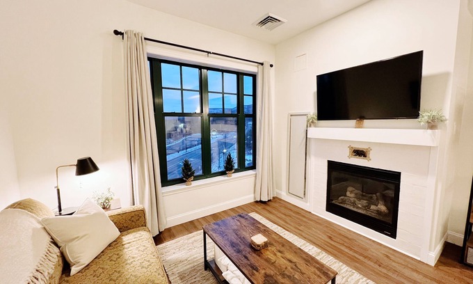Vernon Condo | ⭐️ Cozy Retreat | Pool & Hot Tub ⛰ Mountain Creek Resort @ Appalachian