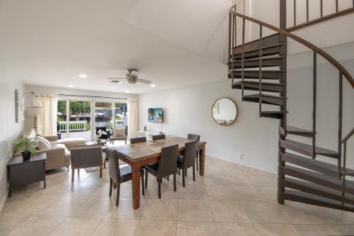 Coral Ridge House | Cozy Retreat