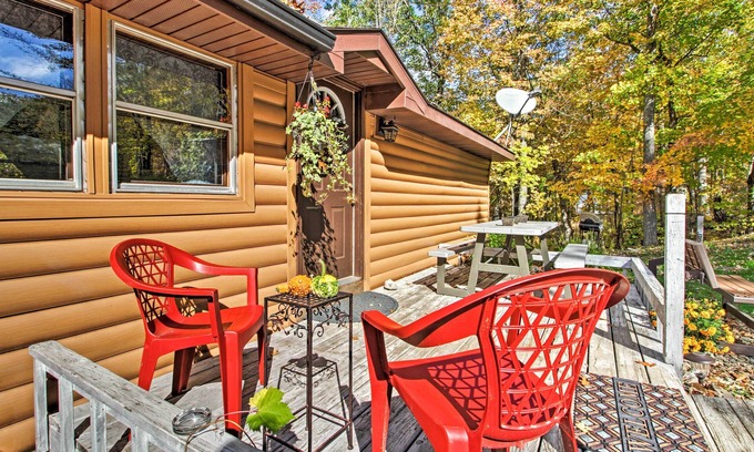 Garrison Cabin | Cozy Retreat w/Fire Pit < 1 Mi to Mille Lacs Lake