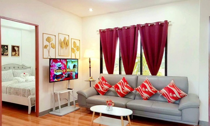 Liloan Apartment | Cozy Retreat w/Full Kitchen & Balcony + Garden View