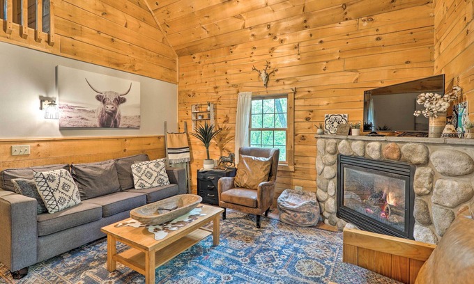 Oceana County Cabin | Cozy Retreat w/Porch & Double JJ Resort Access!