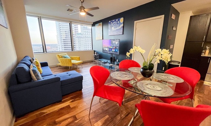 Downtown Dallas Apartment | Cozy Retreat with Rooftop Pool, Parking, and Spacious Comfort