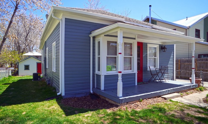 Louisville House | Cozy retro bungalow & work space