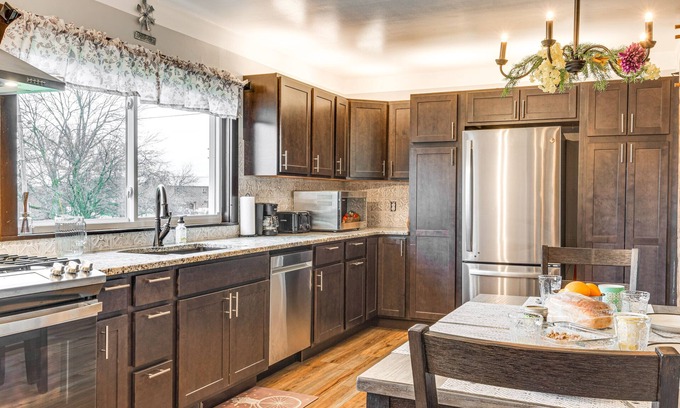 Webster House | Cozy Richmond Home w/Fire Pit: Walk, Bike & More!