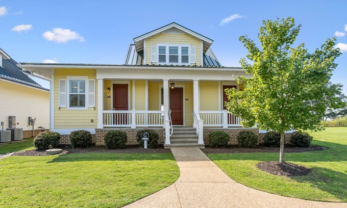 Kingsmill Cottage | Cozy River 3 Bedroom Family Cottages