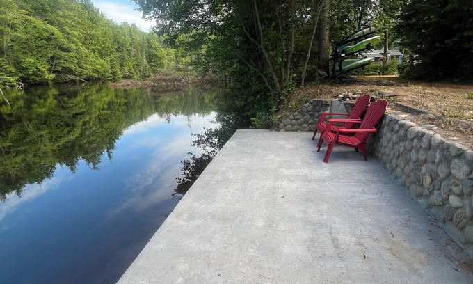 Bracebridge Cabin | Cozy River Side Cabin