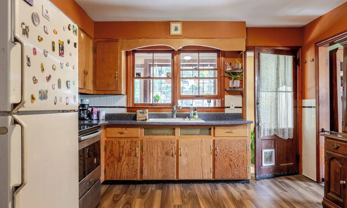 Glendale House | Cozy Riverfront Escape in Great Barrington - "Whiskers on the Water"