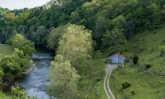 Mendota Cabin | Cozy Riverfront Cabin