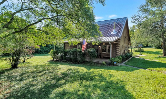 Fayetteville Cabin | Cozy, Riverfront ENTIRE Cabin
