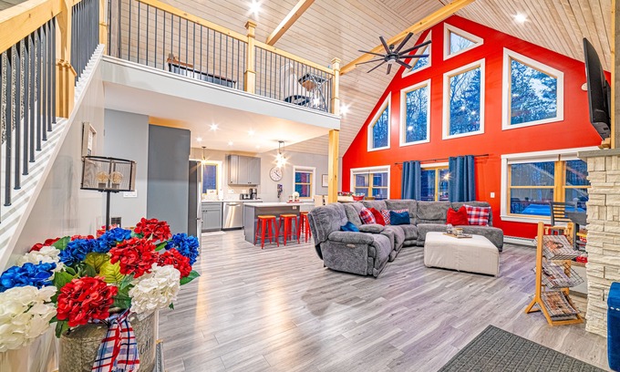 Bethel House | Cozy Riverfront Modern Farmhouse, close to downtown Bethel and Sunday River