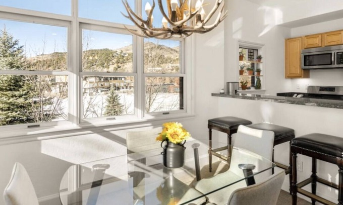 Basalt Condo | Cozy Riverside Condo in Old Town Basalt